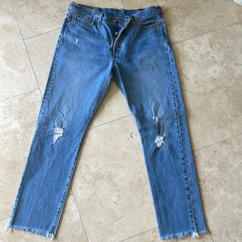 Women’s Levis 501, Light washed, distressed, frayed ankle length, size 30